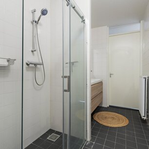 8b9337e7d9554d79ebcca55cdfd688e8.jpg